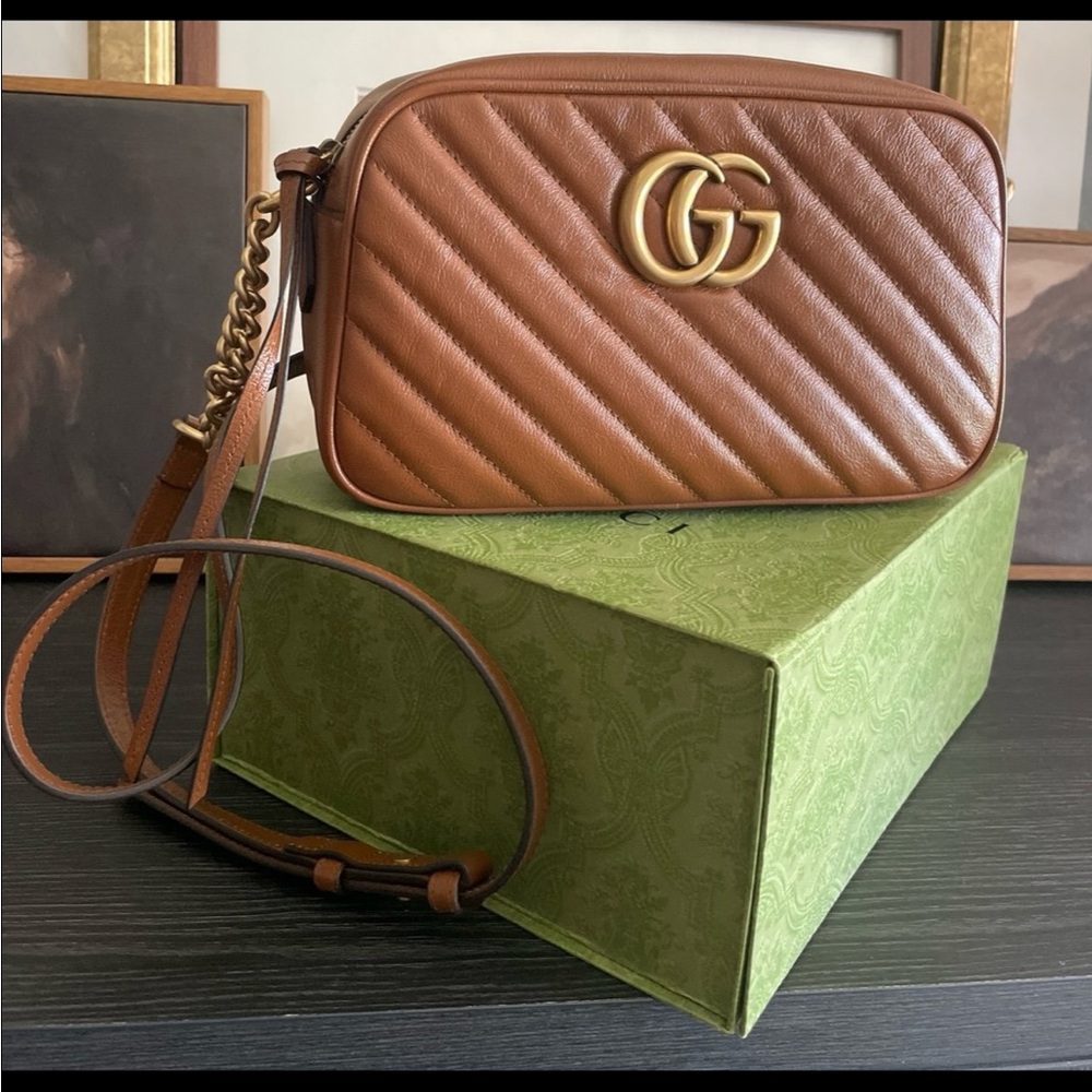 Glazed Calfskin Matelasse Diagonal Small GG Marmont Chain Shoulder Bag in Cuir